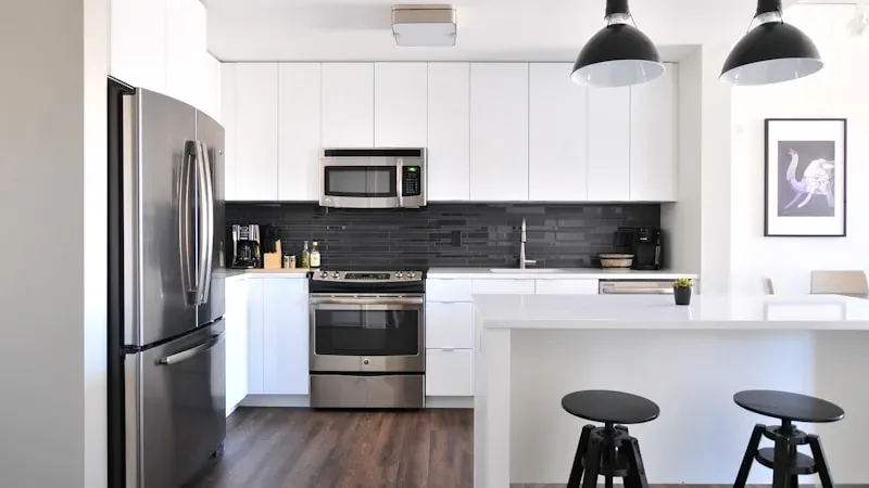Cocina Industrial Urbana: Cómo Lograr el Estilo con Fachadas