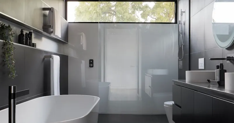 Acrílico vs PET: Diferencias entre los Dos Acabados de Alto Brillo